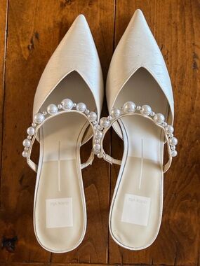 🤍Dolce Vita - KANIKA PEARL MID HEELS🤍